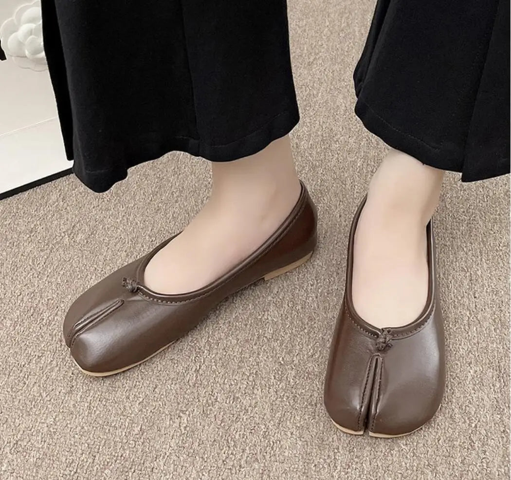 The Willow Split-Toe Ballet Flats